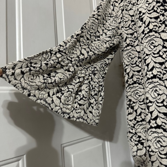 John Paul Richard Textured Floral Bell Sleeve, Black/Cream Blouse with Lace. - Picture 7 of 15